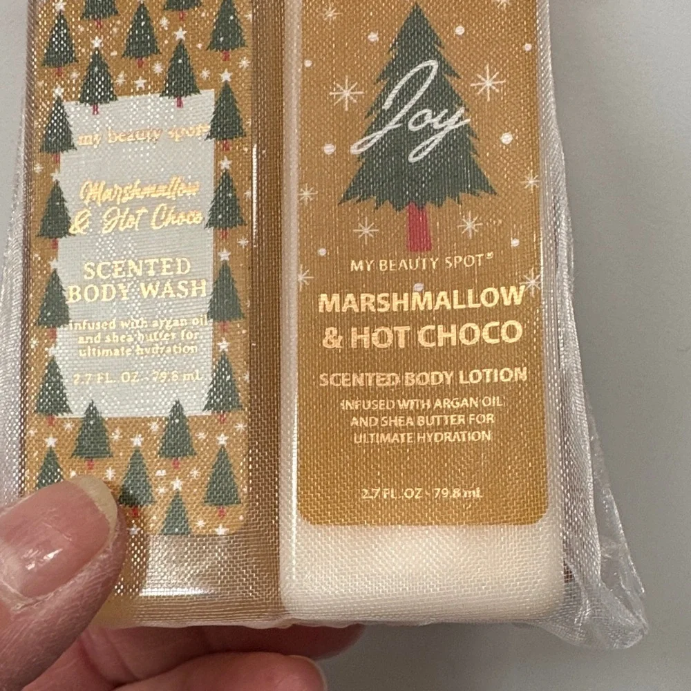 Marshmallow & Hot Chocolate Scented Body Wash, Lotion & Pouf Set NEW